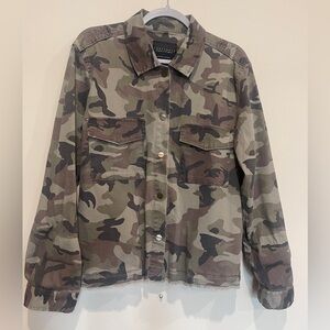 Cute camo jacket with frayed hem